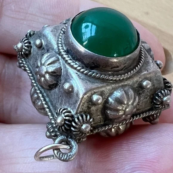 ANTIQUE VINTAGE ART DECO 800 SILVER CABOCHON GREEN ONYX AGATE LARGE FOB PENDANT